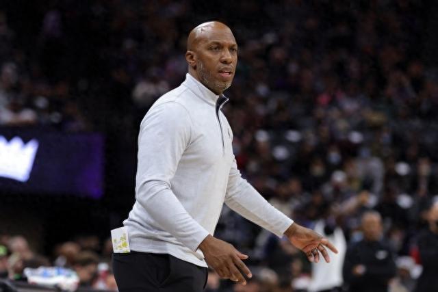 单场8次失误！亚当斯：我要做好反思 控制失误